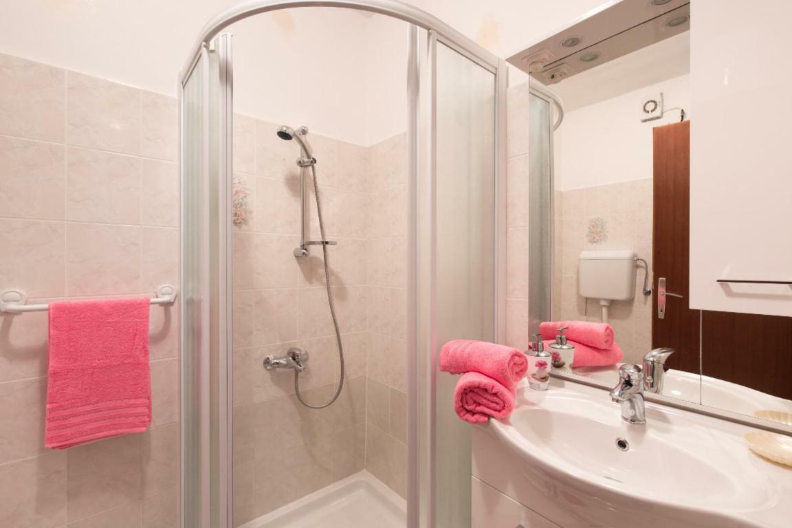 Apartment Calista ราบัซ ภายนอก รูปภาพ